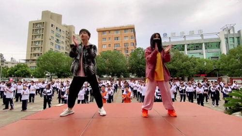 网红版课间操《少年》,青春活力，动感十足，网红版引领校园潮流
