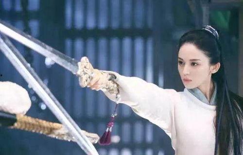 舞剑明星,剑舞飞扬，魅力四溢的舞台传奇