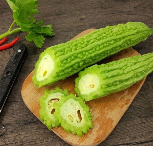 自然醒吃瓜,瓜果飘香，尽享悠闲时光