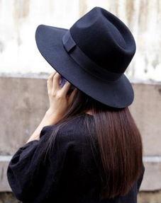 戴帽子照片明星,戴帽风采，揭秘明星们的时尚帽子造型